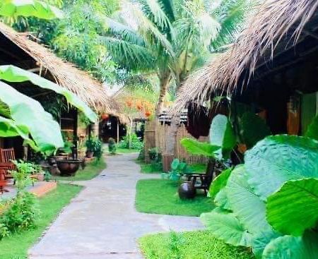 Under The Coconut Tree Hoi An Homestay Bagian luar foto